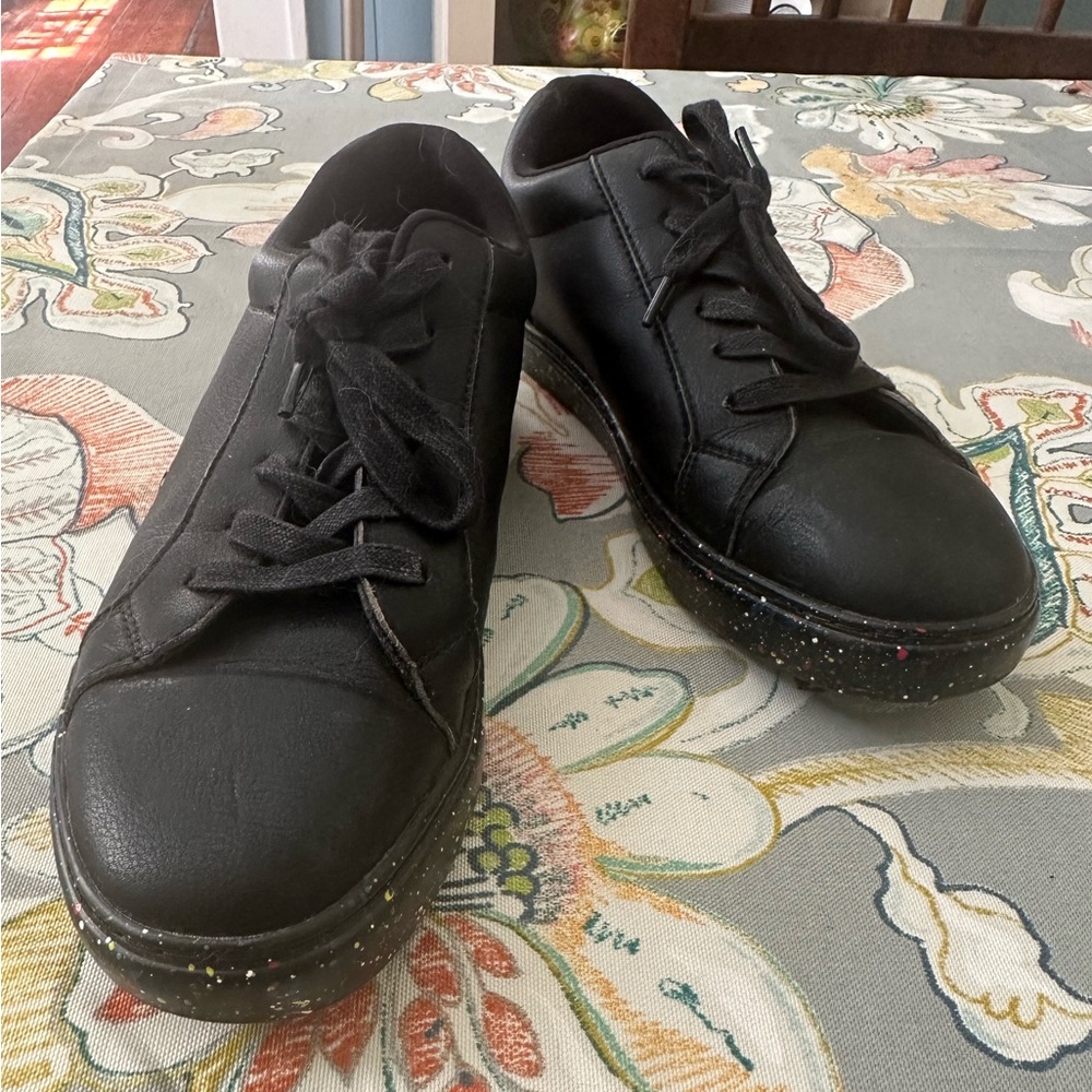 Fuego dance sneaker women 8.5/men 7.5 black
